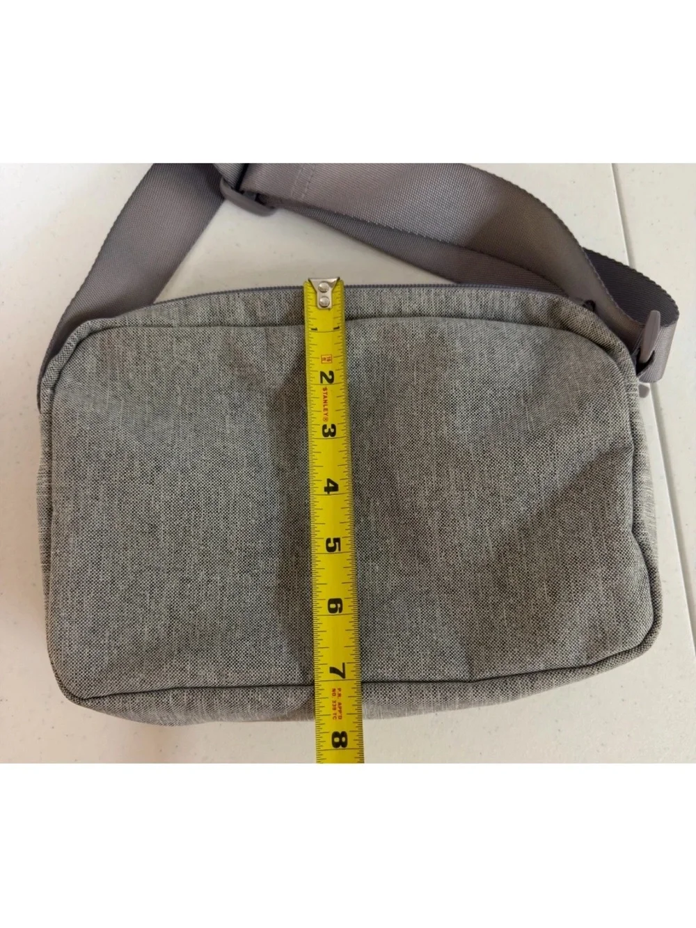Vera Bradley Women’s Gray Adjustable Strap Multi-Compartment Crossbody Bag